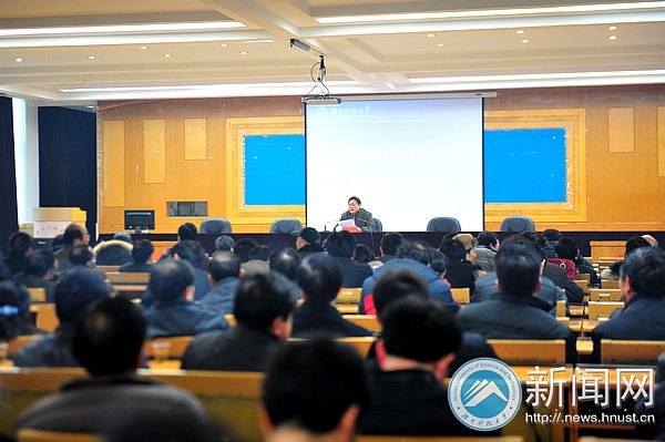 学校召开处级领导干部2012年度考核交叉测评会