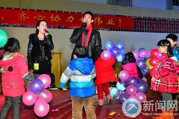 “欢乐与祥和”迎新年教职工交谊舞晚会精彩上演