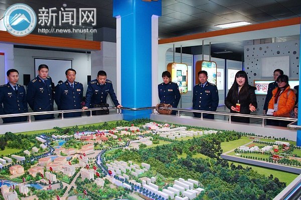 空军招飞局广州选拔中心领导来湖南科技大学指导工作