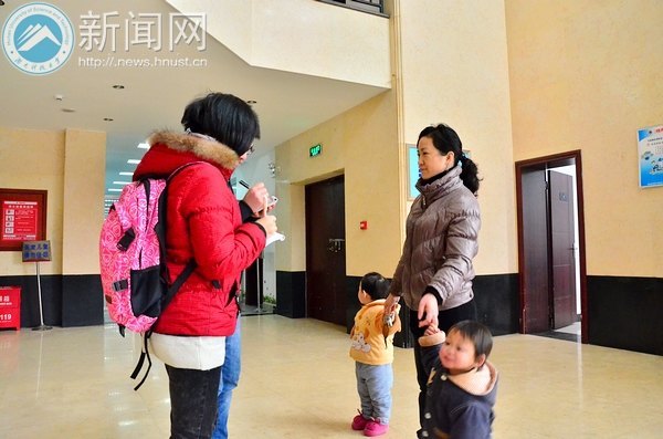 湖南科技大学“圣诞老人”为湘潭市儿童福利院送温暖