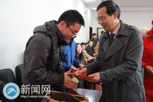 “情暖科大”新年慰问暨共青团干部代表座谈会举行