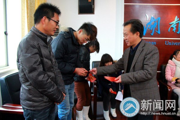 “情暖科大”新年慰问暨共青团干部代表座谈会举行