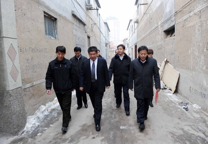 滨州学院和彭李街道办事处领导一同看望贫困学生