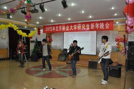 研究生新年晚会展示学生青春风采