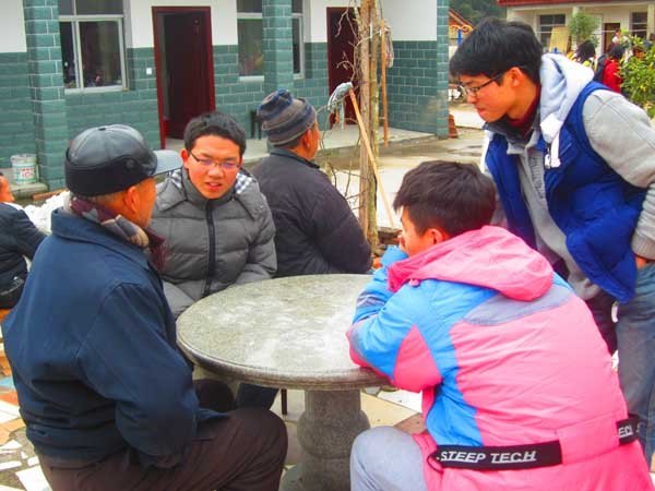 �������մ�ѧԺ����־Ը���߽�����Ժ��չ���ľ��ϻ