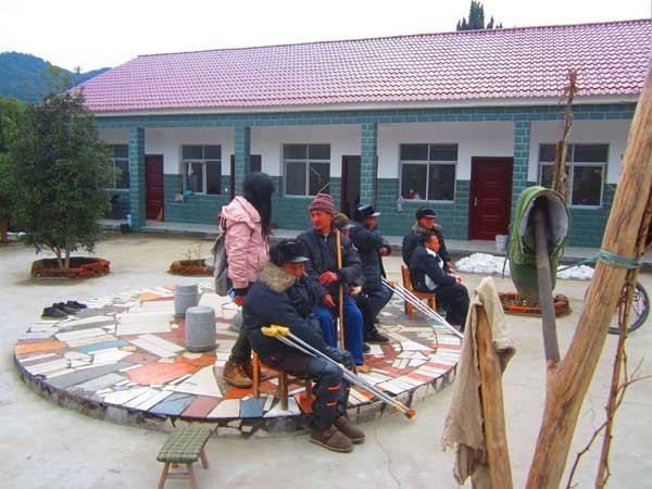 �������մ�ѧԺ����־Ը���߽�����Ժ��չ���ľ��ϻ