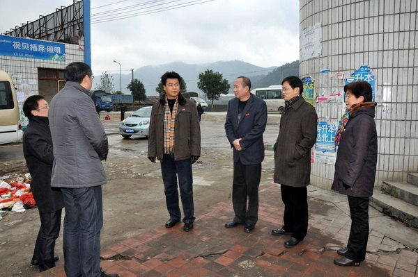 ��������У�쵼�쿴У԰����