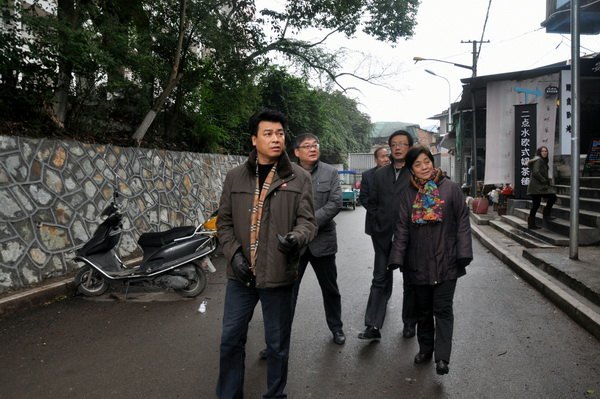 ��������У�쵼�쿴У԰����