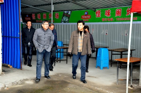 ��������У�쵼�쿴У԰����