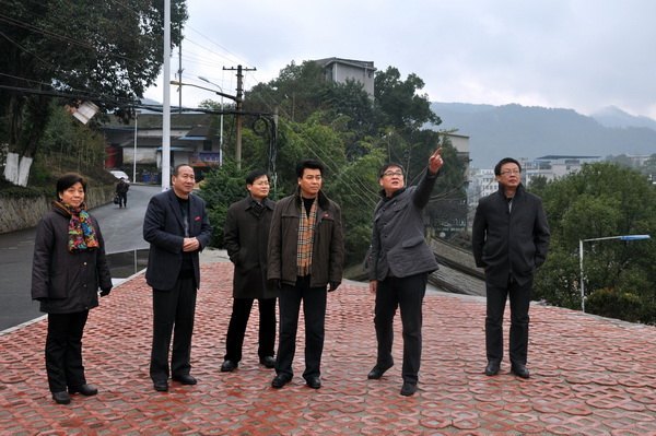 ��������У�쵼�쿴У԰����