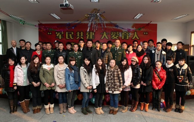 ���ݹ�ѧԺʦ�����侯������֧�ӽ���ӭ��ο���ݳ�