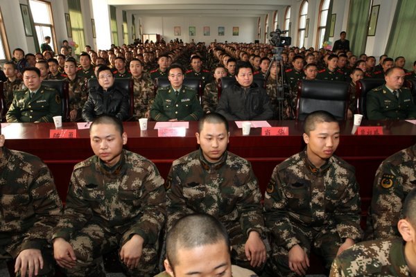 ���ݹ�ѧԺʦ�����侯������֧�ӽ���ӭ��ο���ݳ�