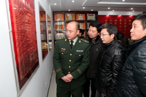 ���ݹ�ѧԺʦ�����侯������֧�ӽ���ӭ��ο���ݳ�