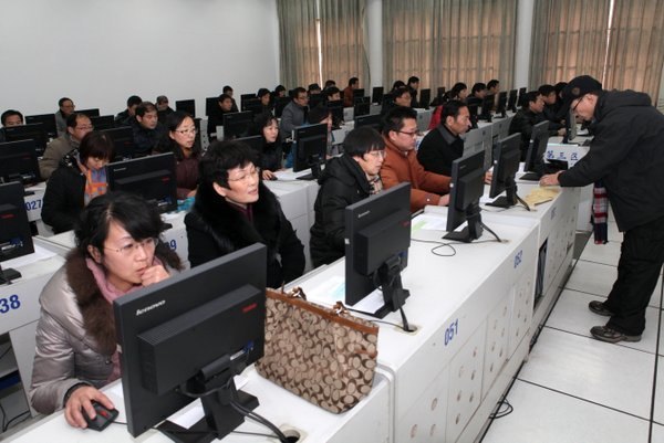 常州工学院举行2012年度校领导、部门述职及民主测评大会