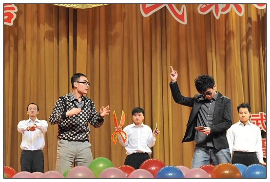 ��еѧԺ��8650���ӹ�ͬ�ٰ�ӭ���꾯�������