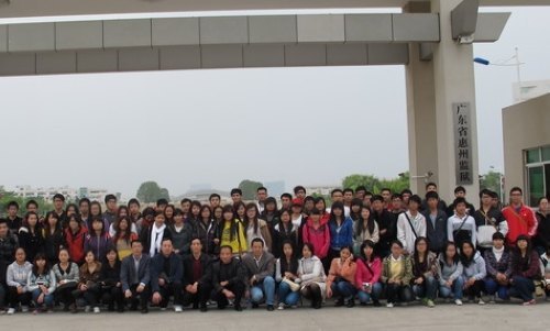 走出课堂 思政课强化实践教学