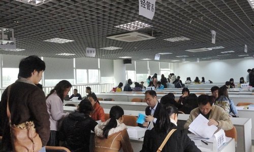 ����ѧԺ���˸ߵȽ���2013��У�ڰ�������������Բ������