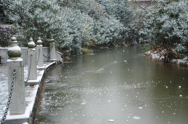 ��װ�ع���У԰����ͼ��