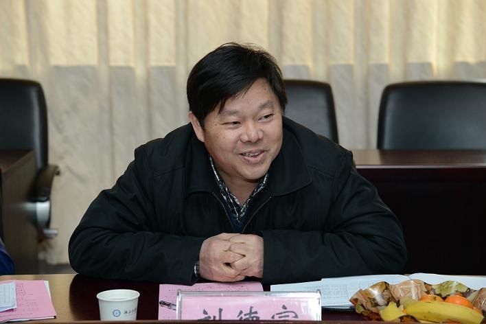 学校召开2013年中青年教师代表新春座谈会