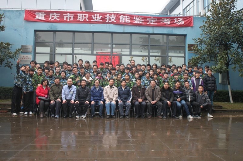 2011级机电专业学生顺利完成金工实习