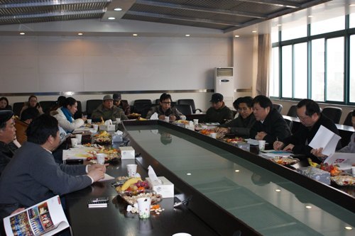 学校召开新闻媒体记者座谈会