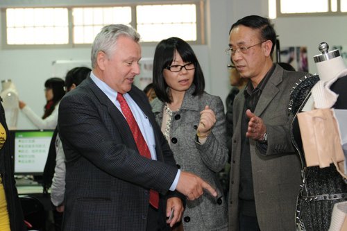 ����ѧԺ·ѩ������Ʒ���¼��˲��������Ľ���