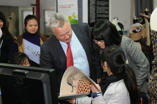 ����ѧԺ·ѩ������Ʒ���¼��˲��������Ľ���