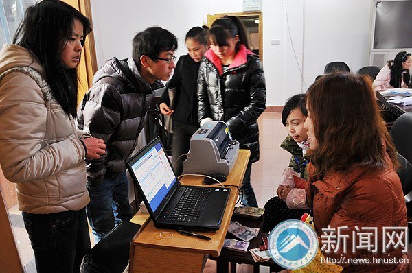 湖南科技大学通过多种形式缓解学生购票难问题