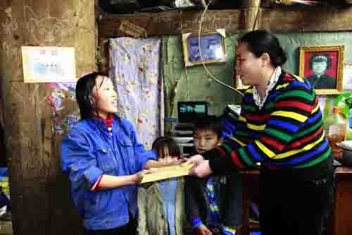 真情结对帮扶 贴心慰问助困——邓艳葵副院长率队到村开展结对帮扶活动