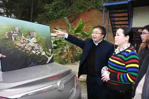 真情结对帮扶 贴心慰问助困——邓艳葵副院长率队到村开展结对帮扶活动