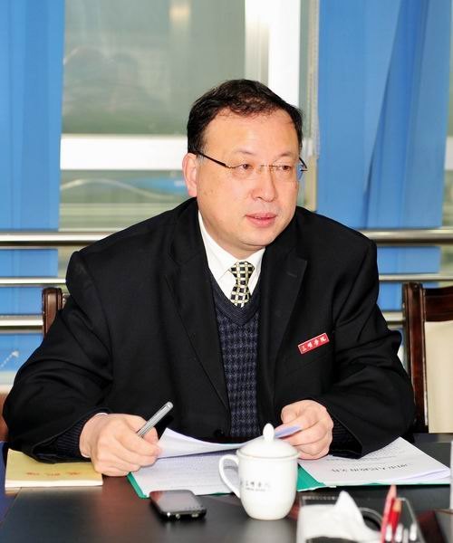 校党委中心组学习贯彻市委市政府文件精神