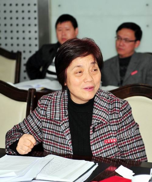 校党委中心组学习贯彻市委市政府文件精神