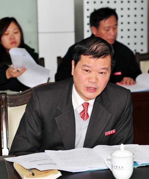 校党委中心组学习贯彻市委市政府文件精神