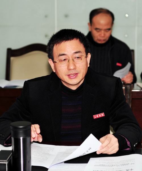 校党委中心组学习贯彻市委市政府文件精神