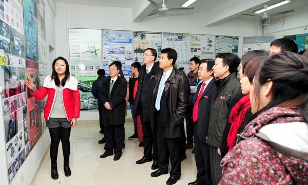 У�쵼�쿴�������ѧԺѧ����Ʒչ