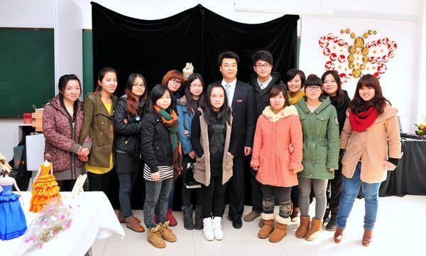 У�쵼�쿴�������ѧԺѧ����Ʒչ