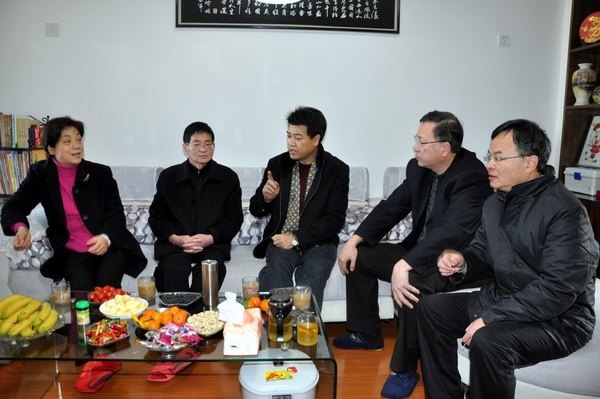 马国防刘健等专程看望三明学院老领导