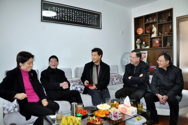 马国防刘健等专程看望三明学院老领导