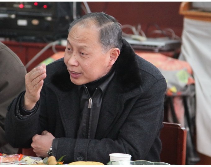 学校召开离退休教职工代表情况通报会