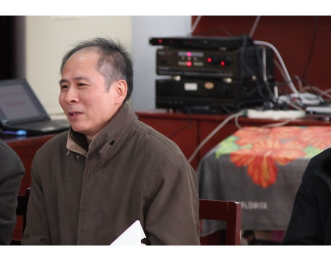 学校召开离退休教职工代表情况通报会