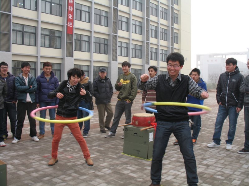 三峡大学科技学院举行2013年迎新春教职工趣味运动会