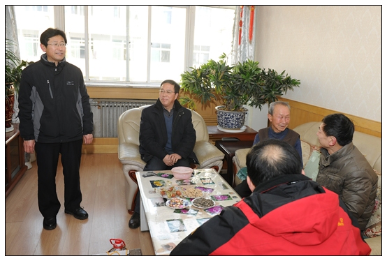 李大公副书记春节来临之际慰问老同志