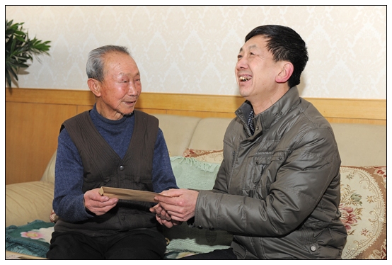 李大公副书记春节来临之际慰问老同志