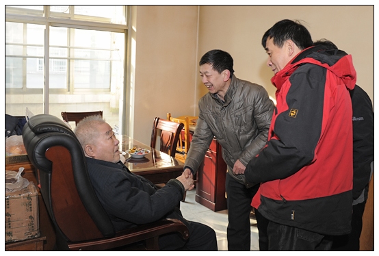 李大公副书记春节来临之际慰问老同志