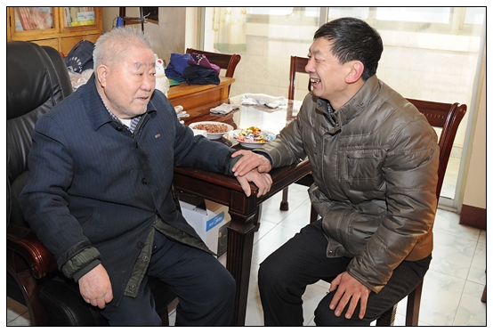 李大公副书记春节来临之际慰问老同志