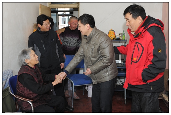 李大公副书记春节来临之际慰问老同志