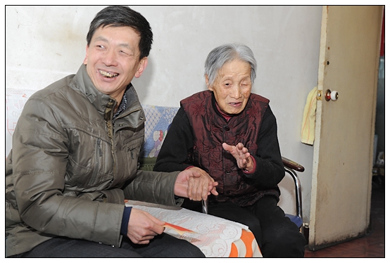 李大公副书记春节来临之际慰问老同志