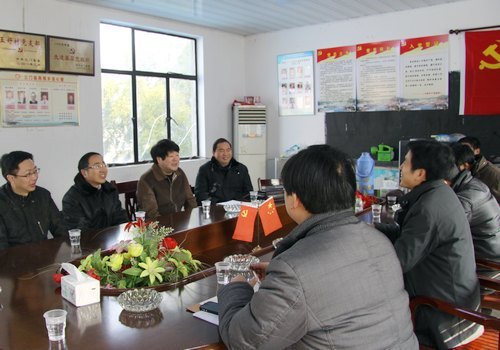 潘璋德书记走访慰问贫困户