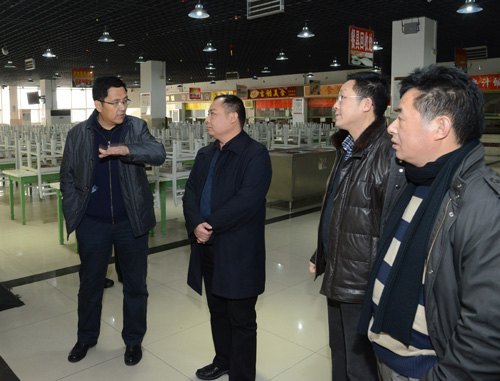 省文明委考核组来校检查文明创建工作