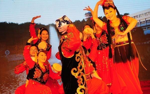 “跨越2012”——2013年春节团拜会【组图】